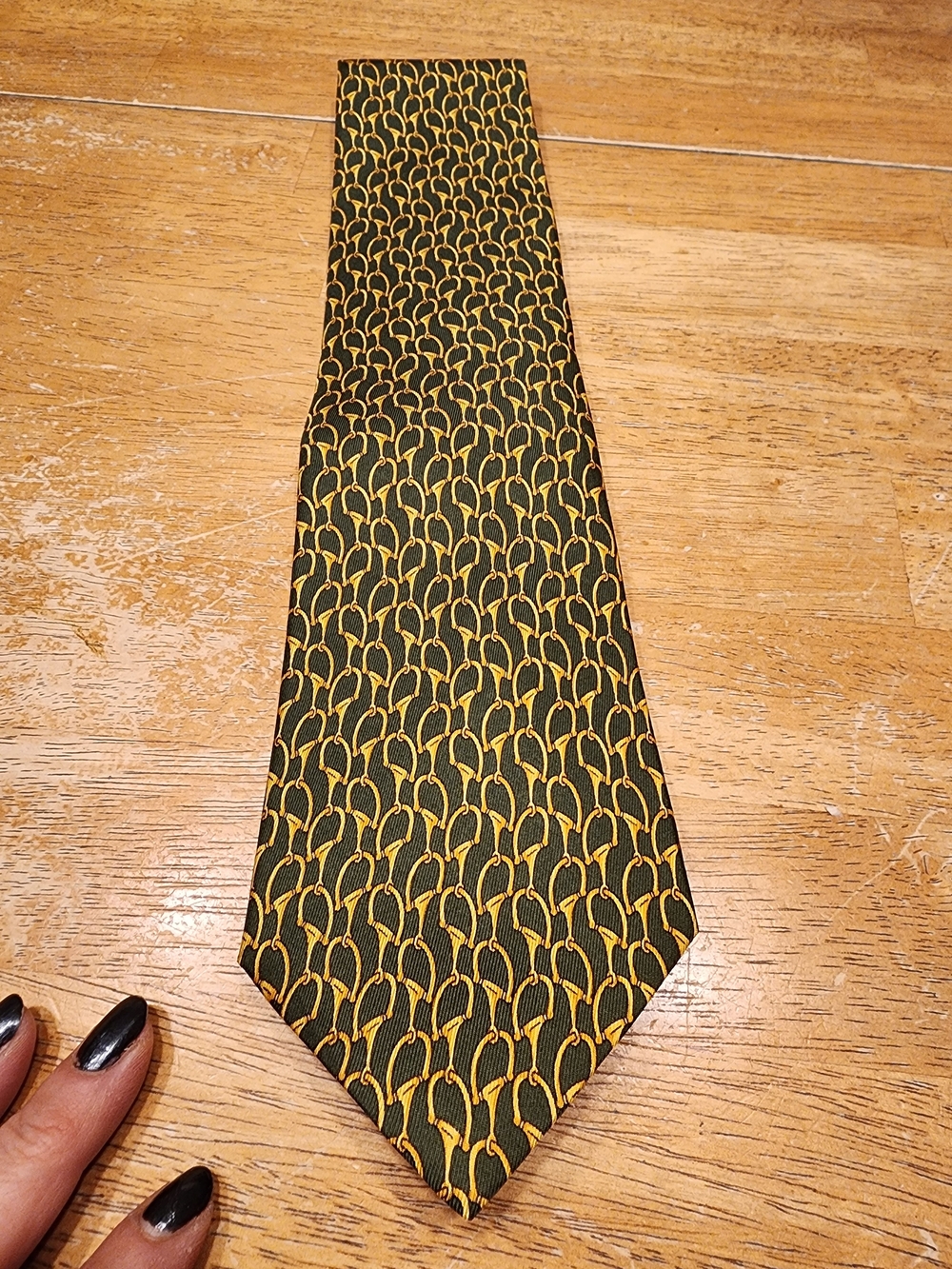 vintage Gucci silk tie features an elegant gold horsebit pattern printed
